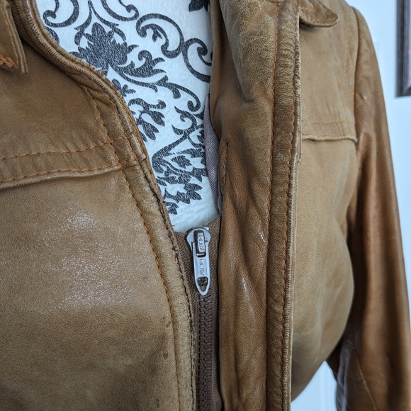 Vintage Men's Leather Bomber Style Jacket, by Cordovan Montreal - Picture 9 of 16